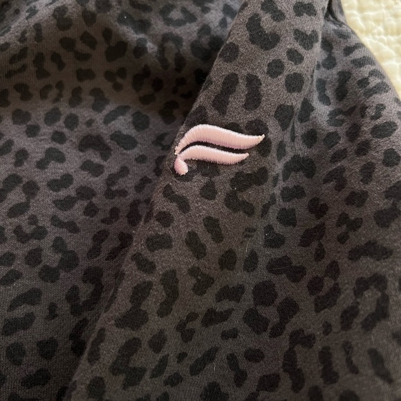 NWT Fabletics Forever Fleece Hooded leopard print pattern lavender zipper Sz XS - Picture 8 of 9